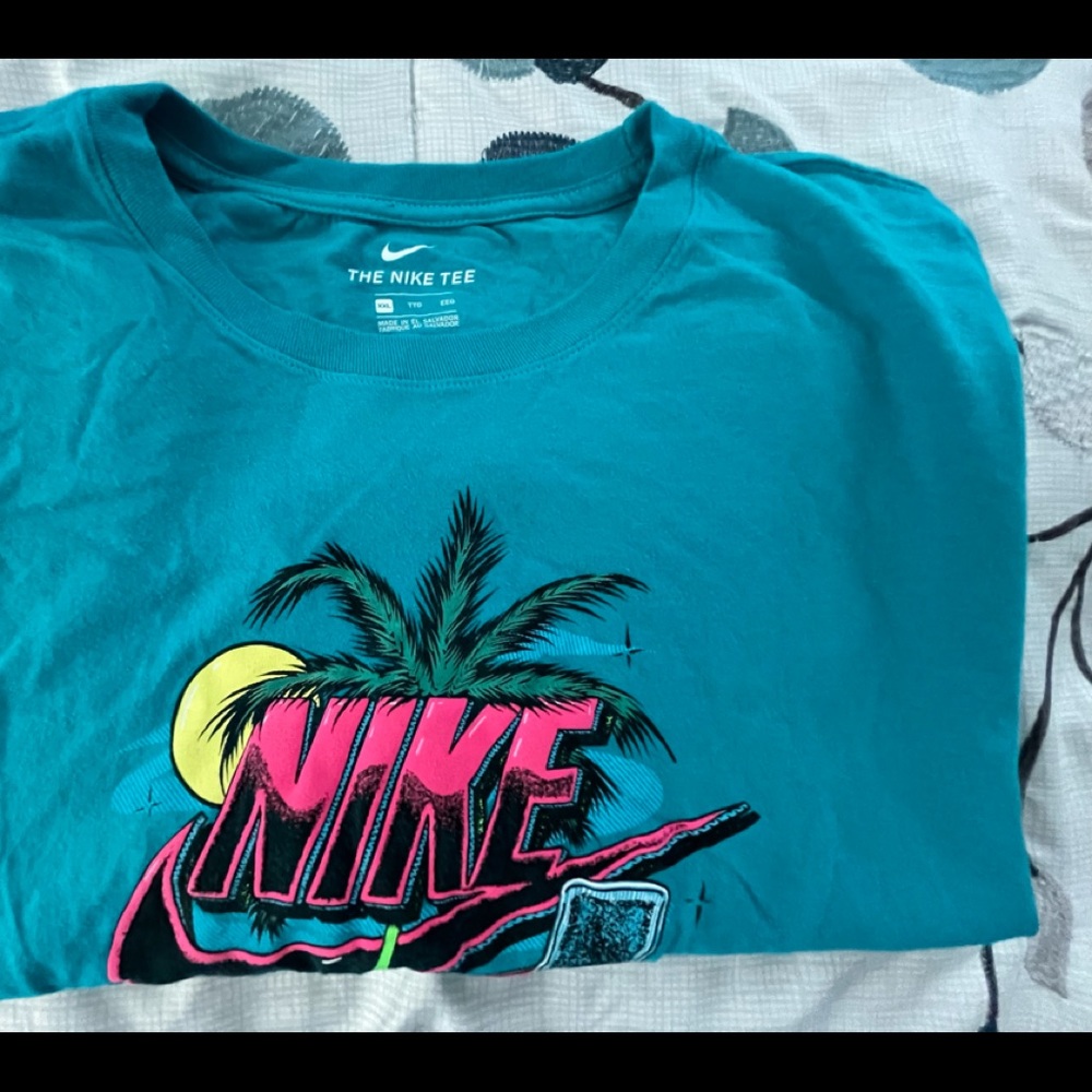 XXL Nike Summer Themed Men T-Shirt